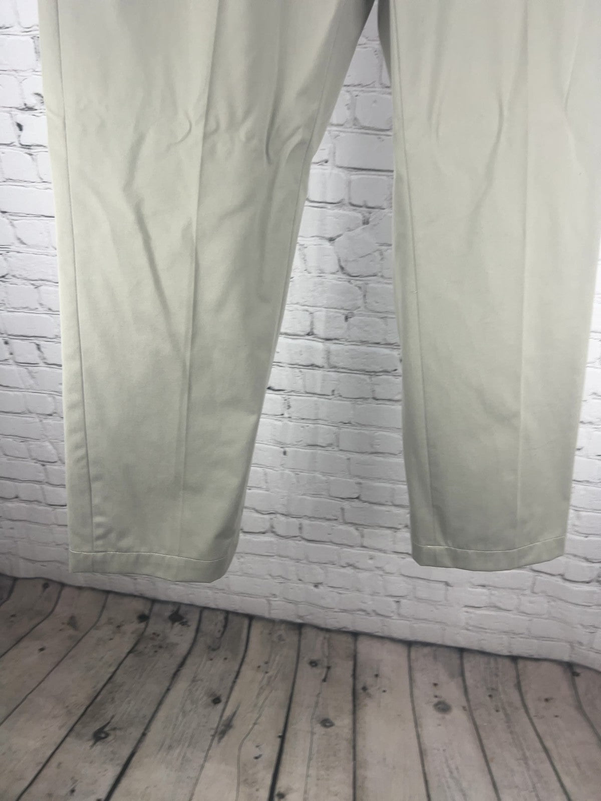 Orvis Khaki Stretch Cotton Flat Front Straight Leg Chino Pants 34 (34X27)