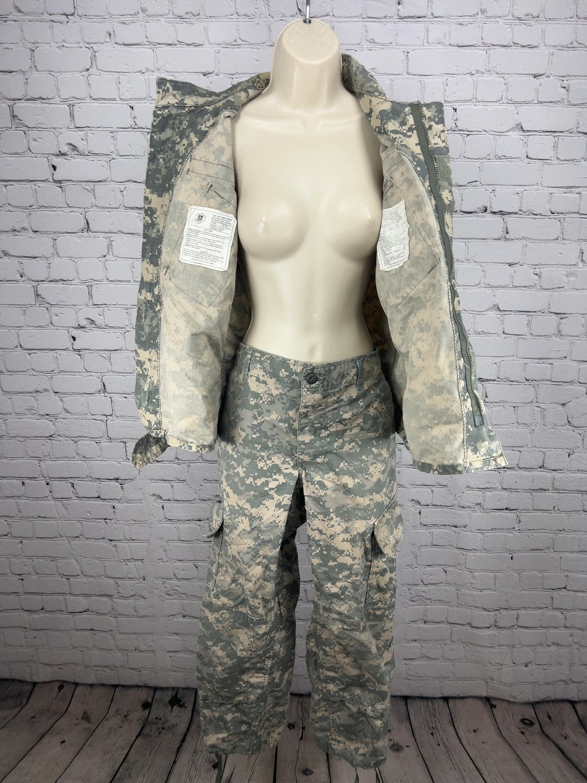 US Army ACU Digital Camo Combat Uniform Coat Pants Set Small X-Short (30X27.5)