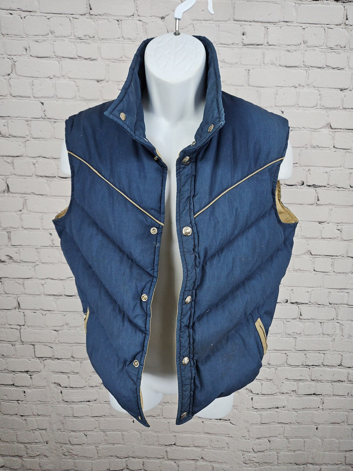 VTG Woolrich Navy Blue Tan Chevron Quilted Puffer Snap Front Vest Men's M