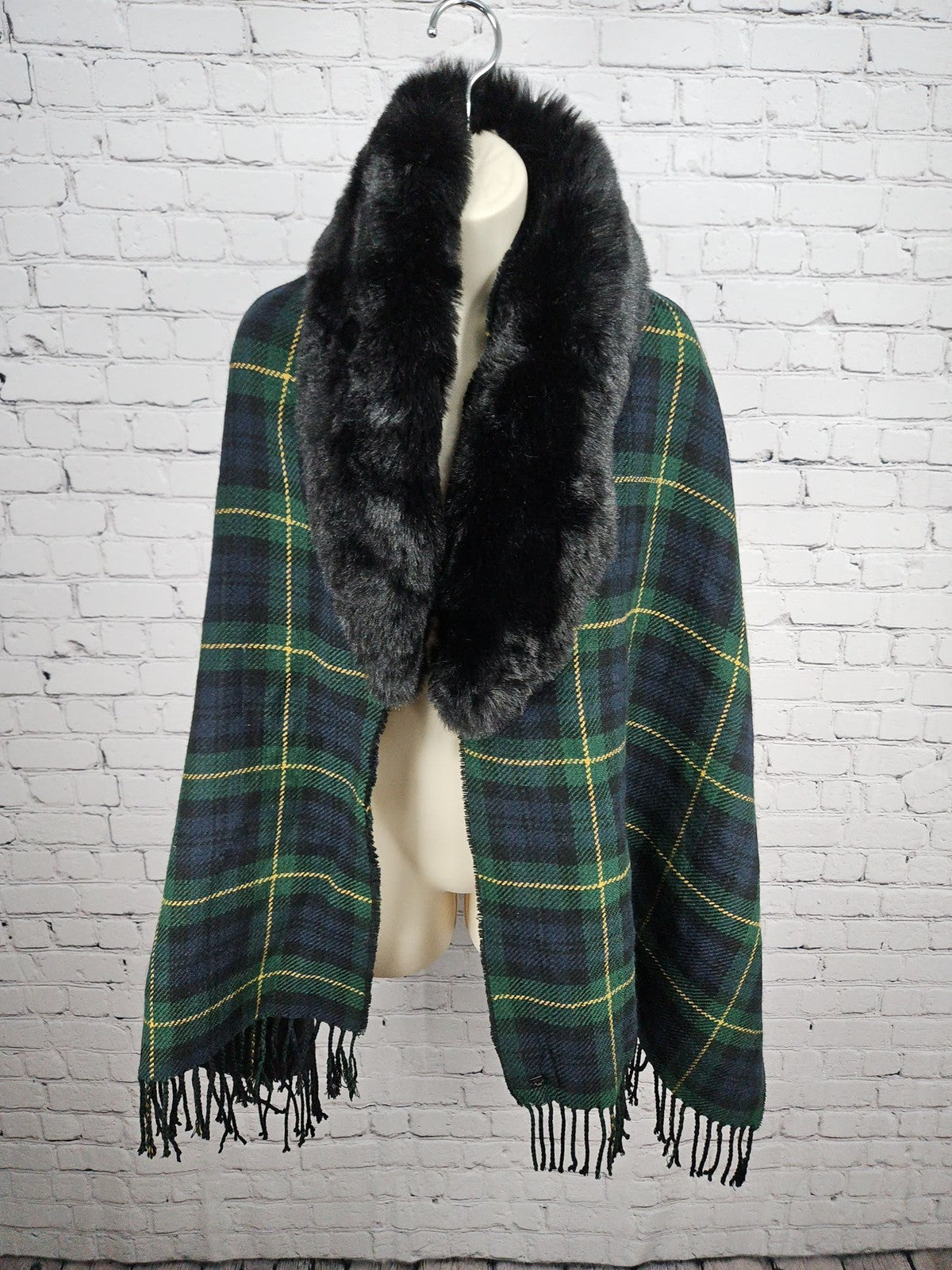 Lauren Ralph Lauren Green Tartan Plaid Faux Fur Fringe Wrap Shawl One Size