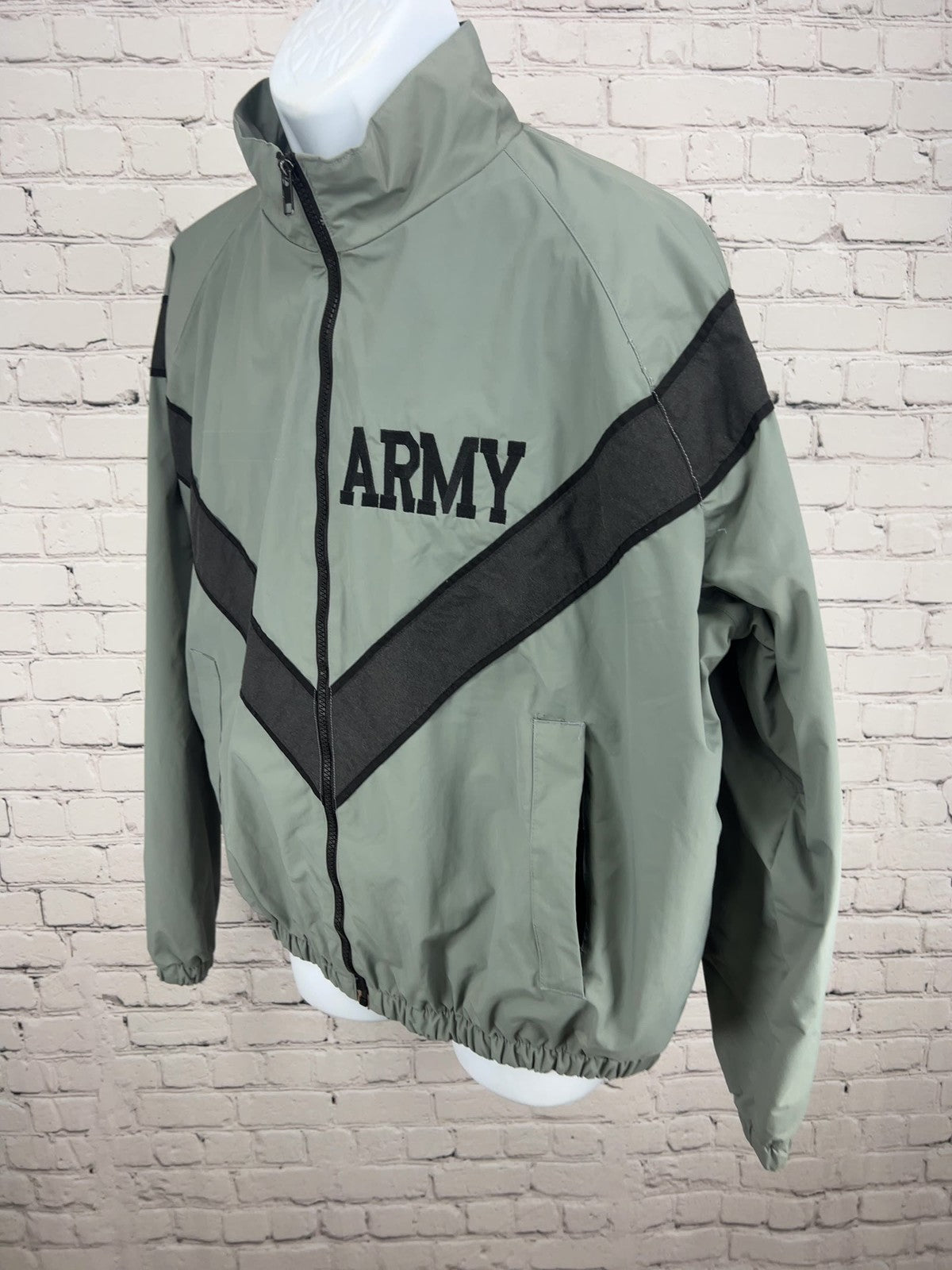 US Army IPFU Gray Black Full Zip Nylon PT Windbreaker Jacket Small Regular