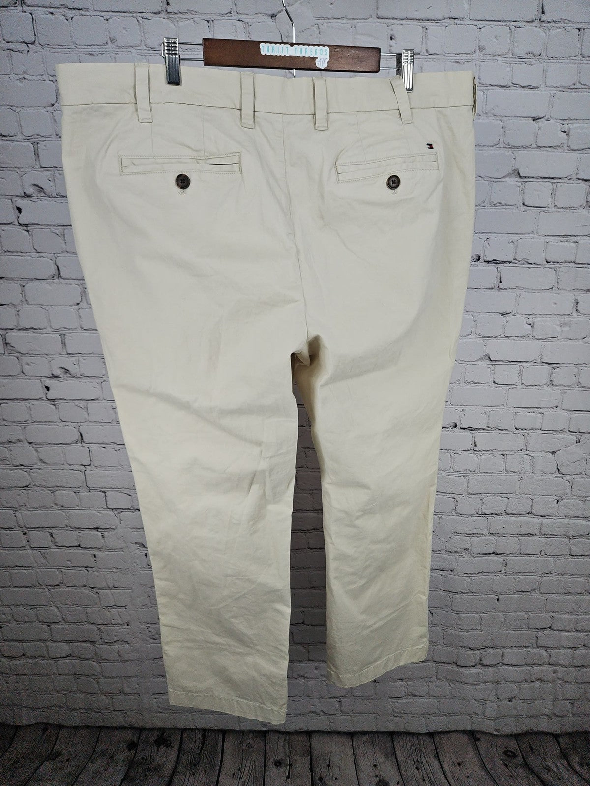 Tommy Hilfiger Classic Fit Stone Stretch Chino Pants Men's 42 (43X31)