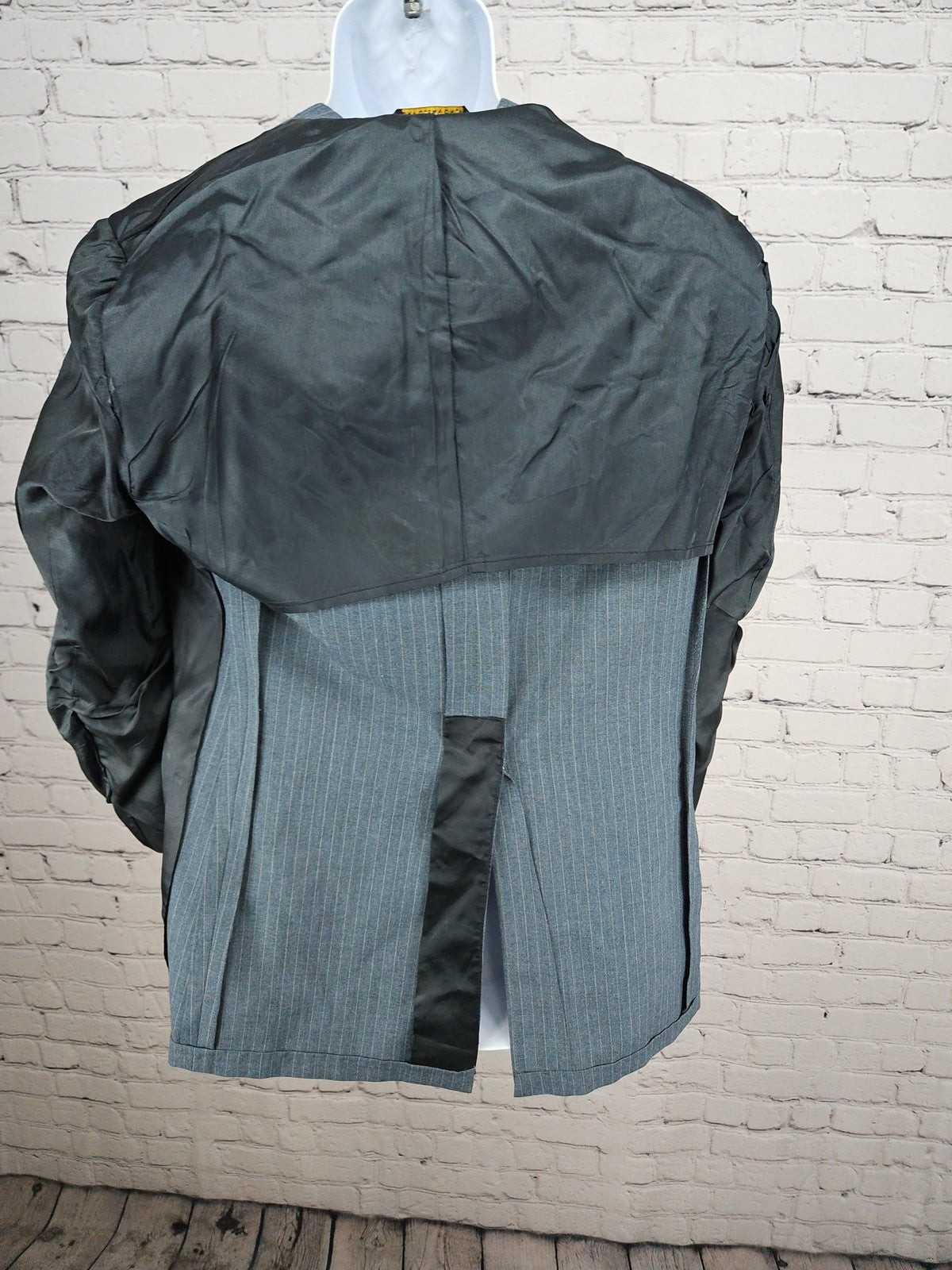 VTG Edw Hawk for Baskin Blue Gray Pinstripe 2 Button Notch Blazer Sport Coat 42
