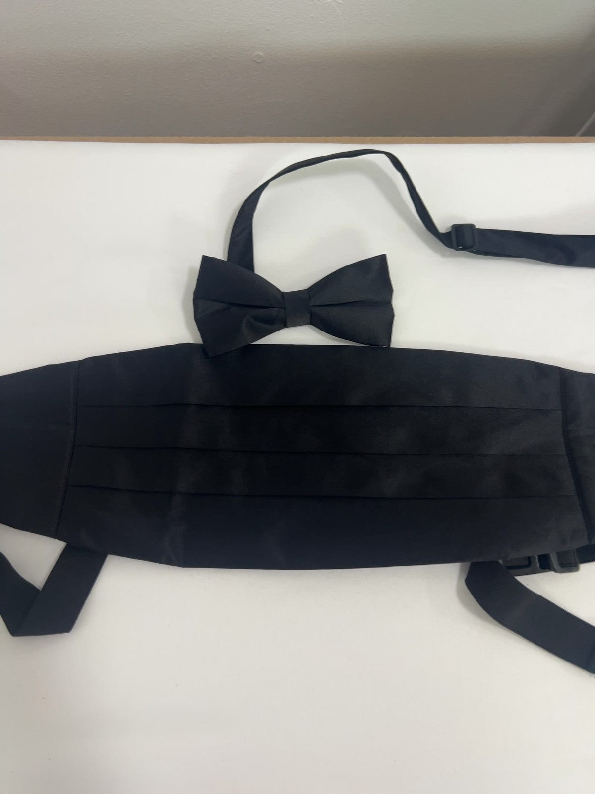 Jones New York Black Wool Tuxedo Suit Cummerbund Bow Tie 44L (34X33.5)