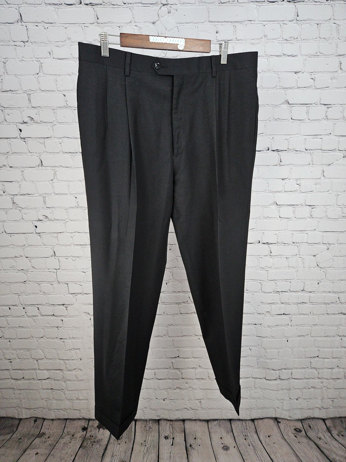 Jos A Bank Black 100% Wool Pleated Cuffed Dress Pants 37R (37X31.5)
