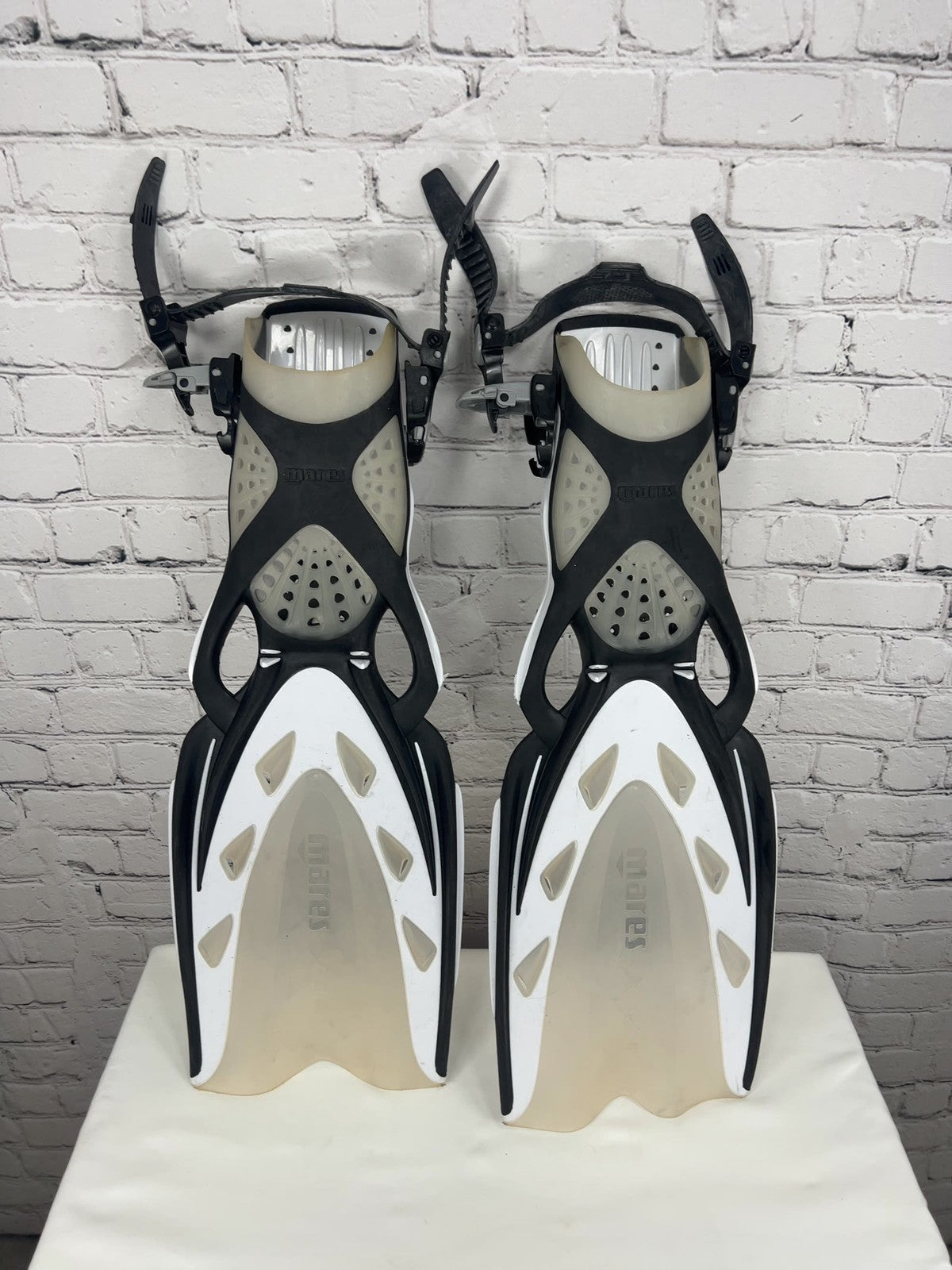 Mares X-Stream Black White Open Heel Strap Scuba Diving Fins Regular