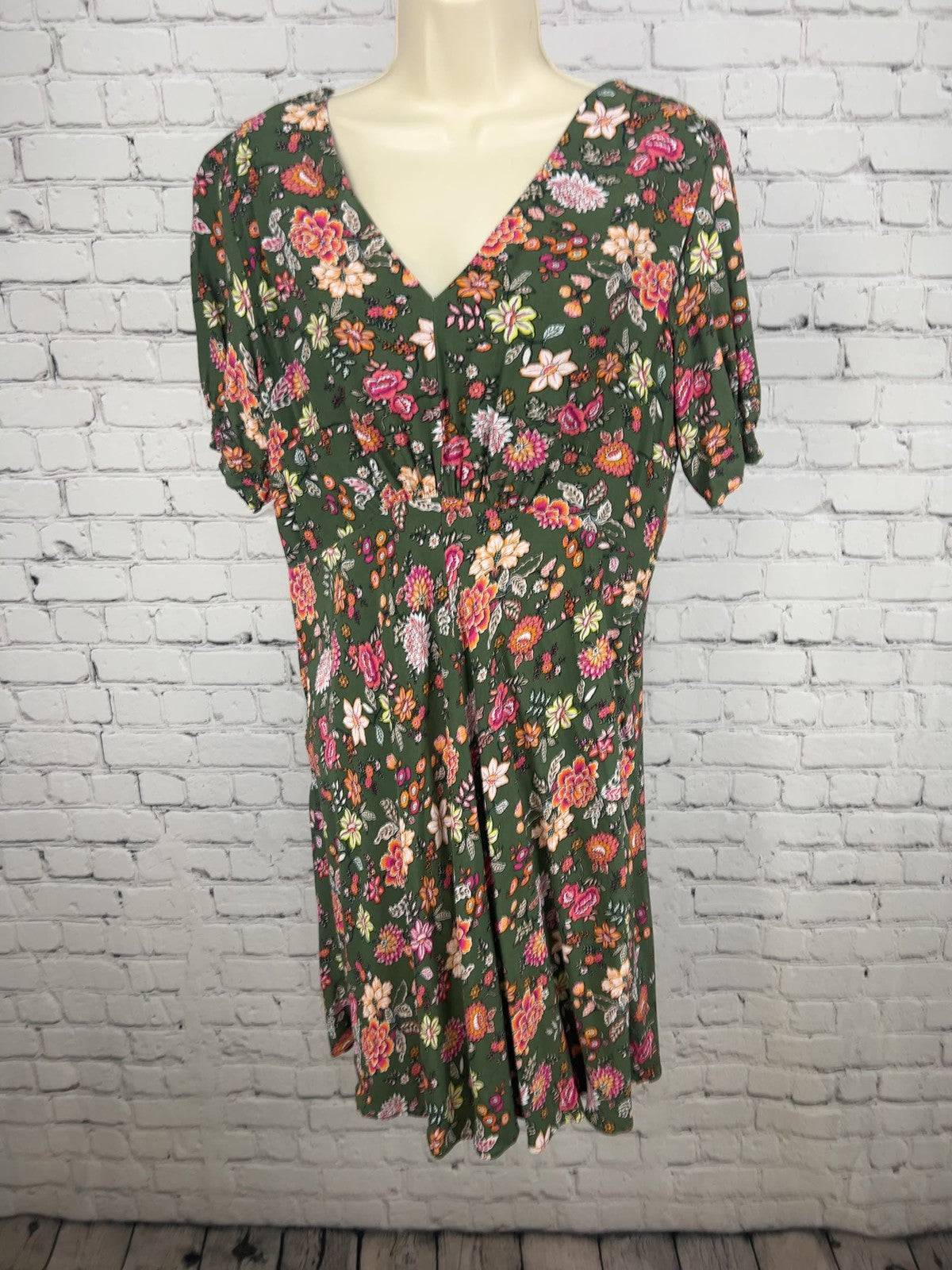 LOFT Olive Green Floral Viscose V Neck Short Sleeve Lined Midi Dress 10