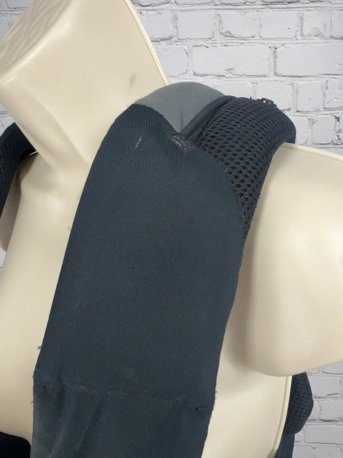 Ergobaby Performance Black Gray Mesh Baby Carrier Hood 12-45 lb One Size
