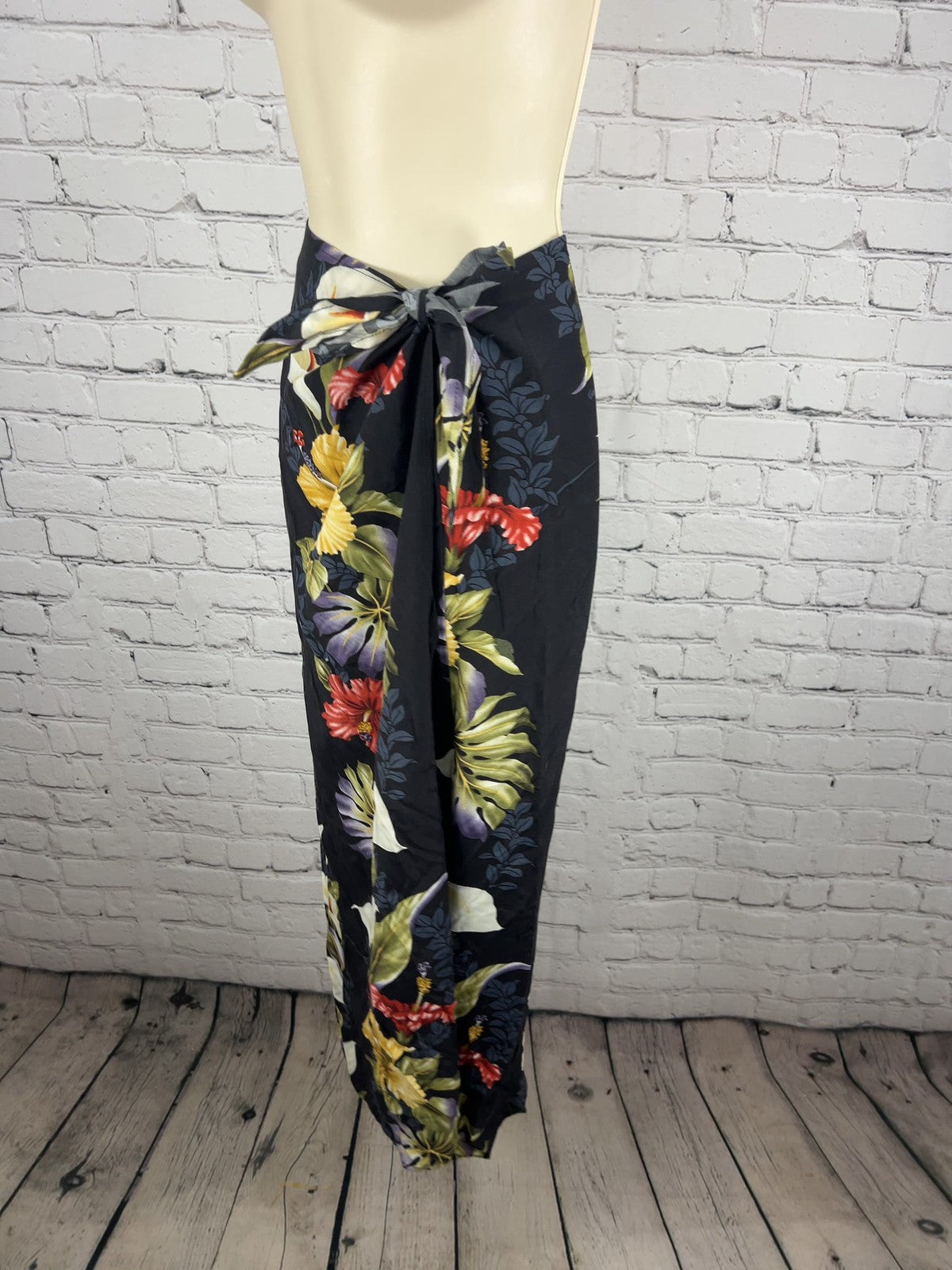 VTG Iolani Black Hawaiian Floral Calla Lily Hibiscus Rayon Wrap Maxi Skirt S