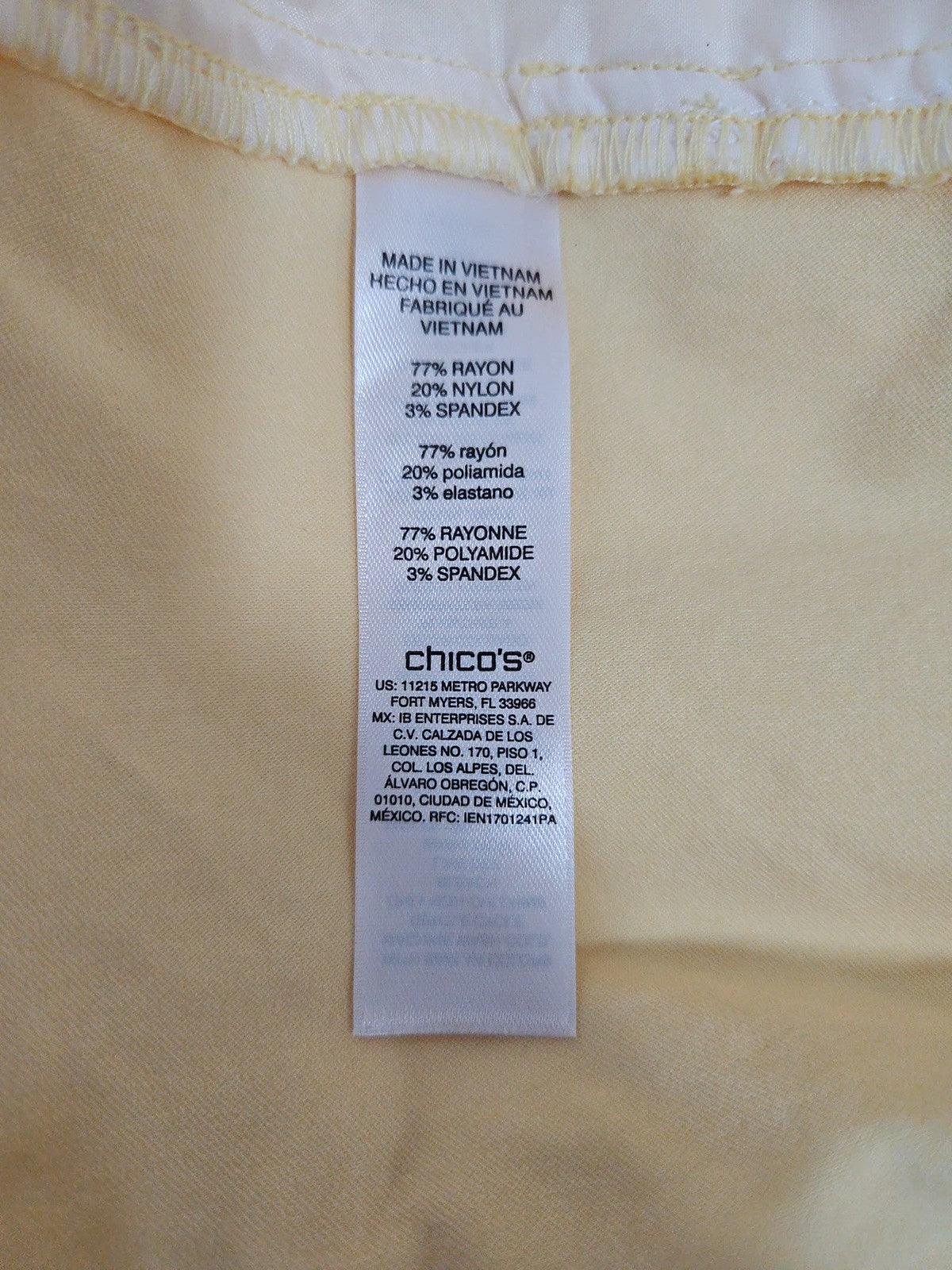 Chico's Perfect Stretch Yellow Pull On Button Tab Capri Pants 3 US 16 (37X20)