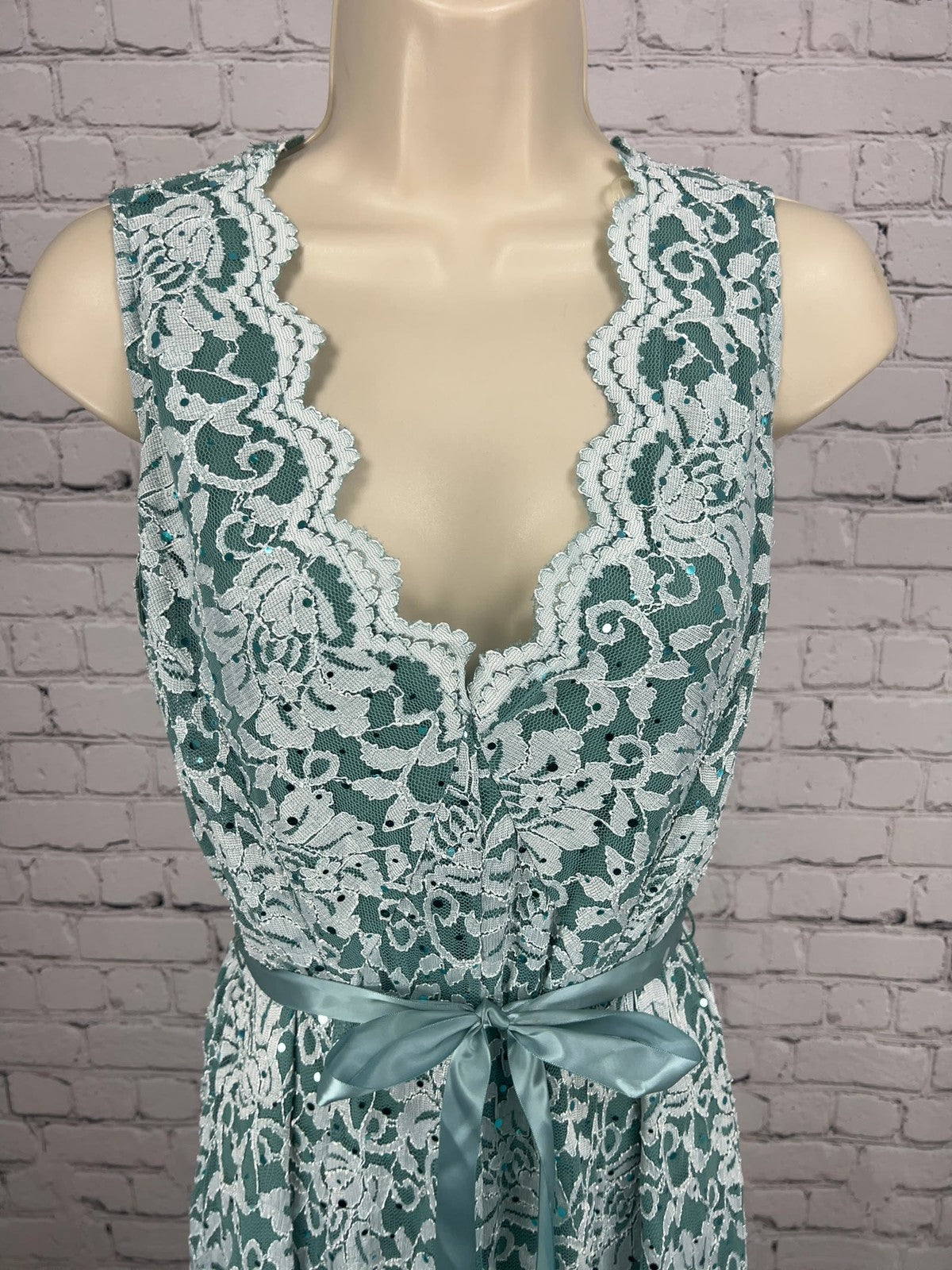 NWT Candalite Seafoam Green Lace Sequin Sleeveless V Neck Godet Maxi Dress 1X