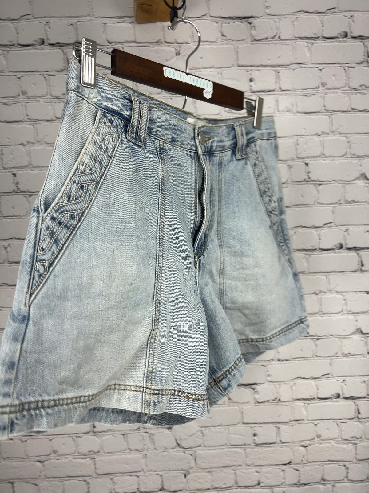 Habitual Light Wash Braided Stitch High Rise Women's Denim Shorts 2/26 (30X5.5)