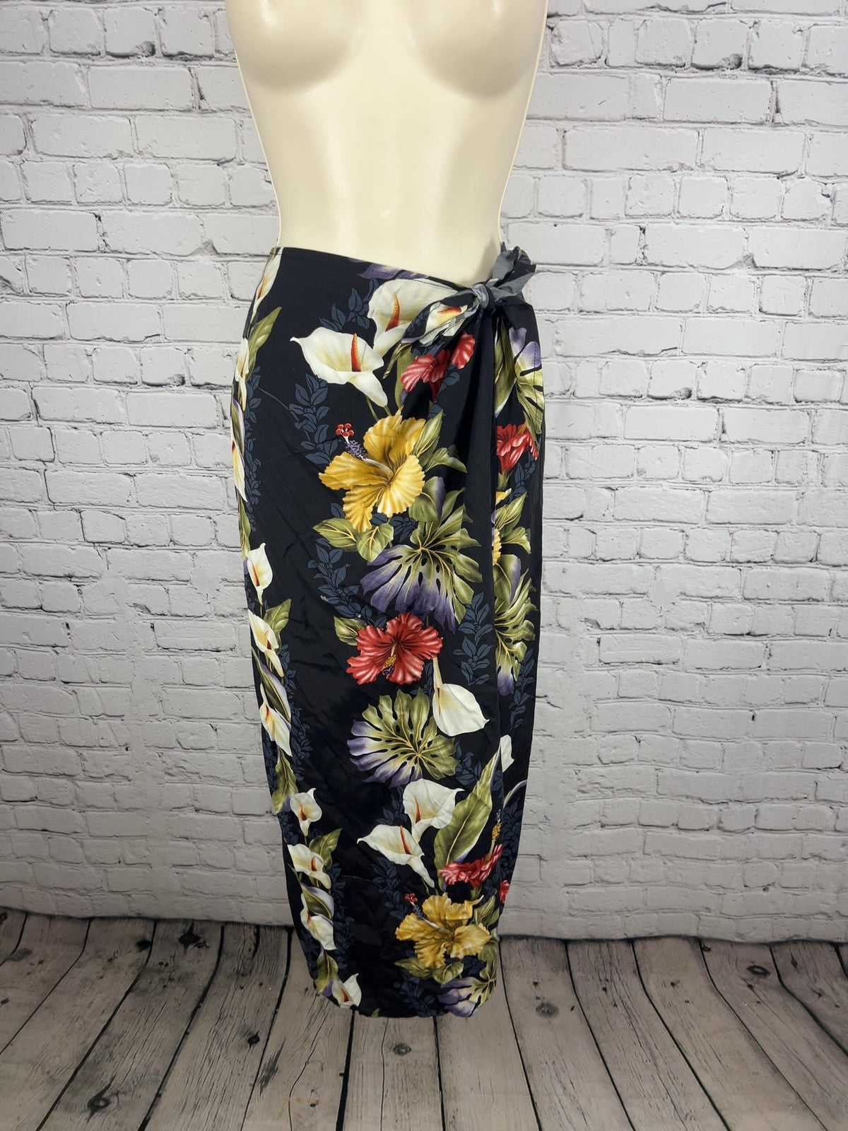 VTG Iolani Black Hawaiian Floral Calla Lily Hibiscus Rayon Wrap Maxi Skirt S