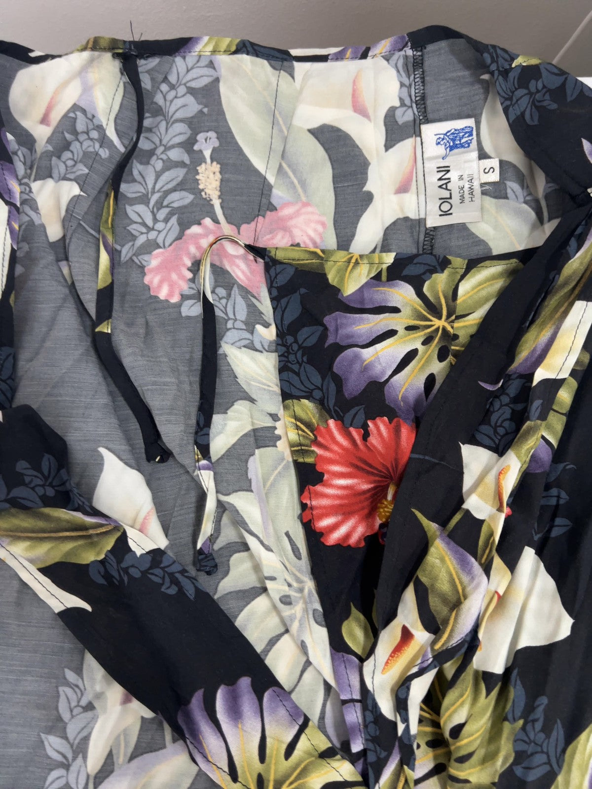 VTG Iolani Black Hawaiian Floral Calla Lily Hibiscus Rayon Wrap Maxi Skirt S