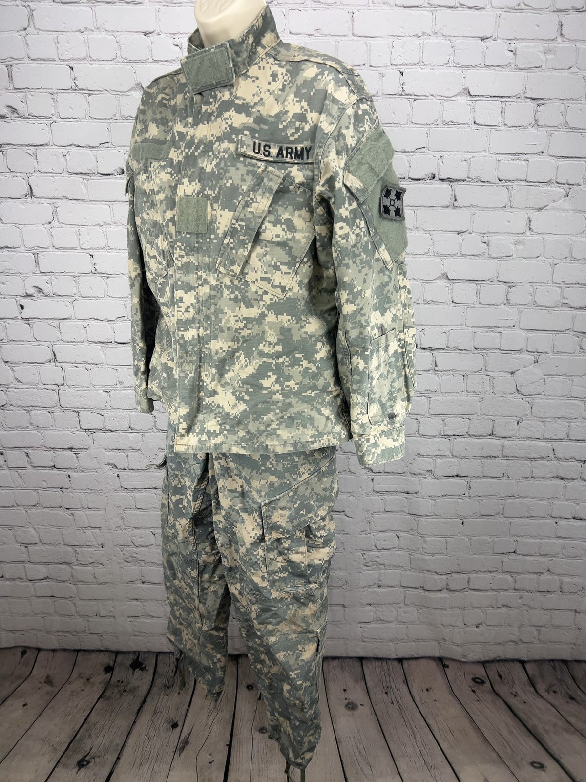 US Army ACU Digital Camo Combat Uniform Coat Pants Set Small X-Short (30X27.5) (2)