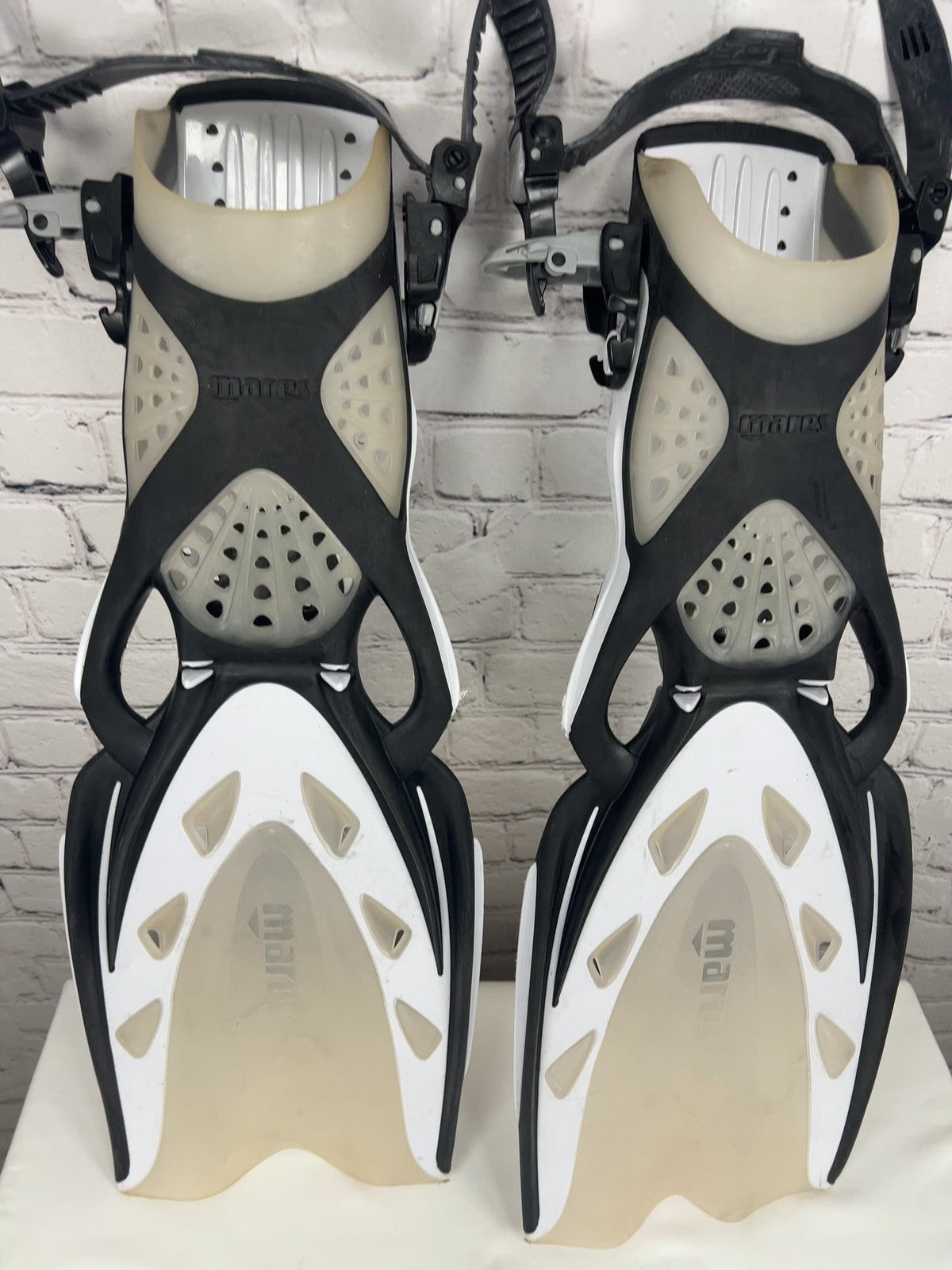 Mares X-Stream Black White Open Heel Strap Scuba Diving Fins Regular