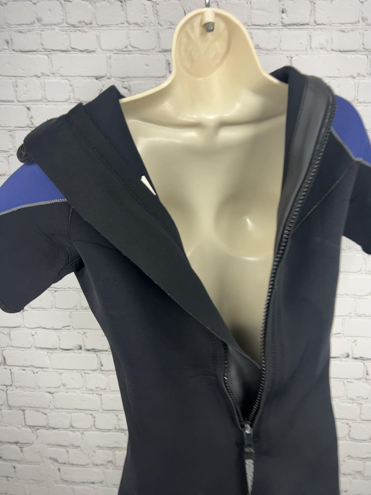 Henderson Thermoprene 3mm Black Blue Back Zip Shorty Wetsuit Mens L