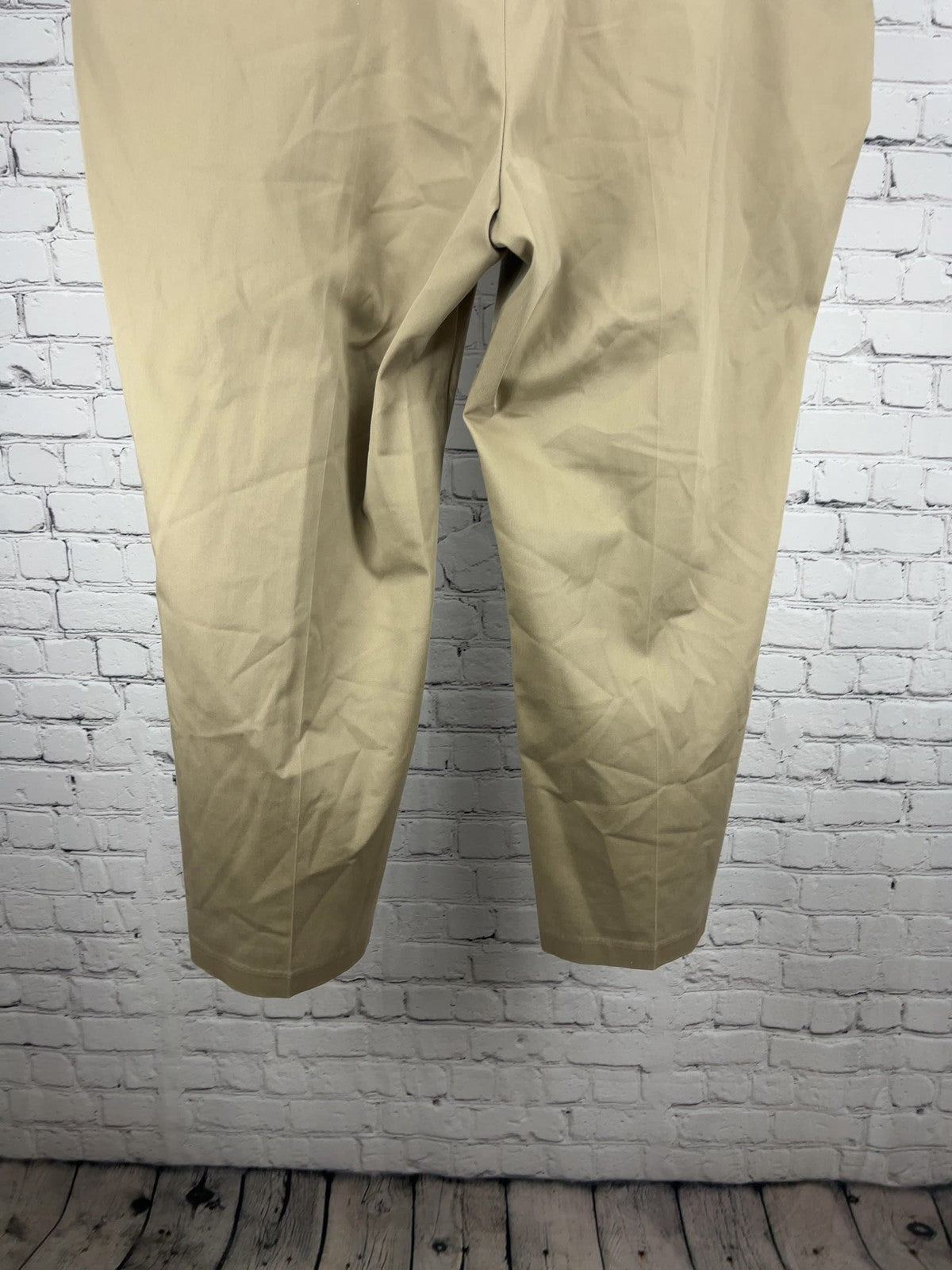 Haggar Premium No Iron Khaki Flat Front Classic Fit Chino Pants 44 (42X27)