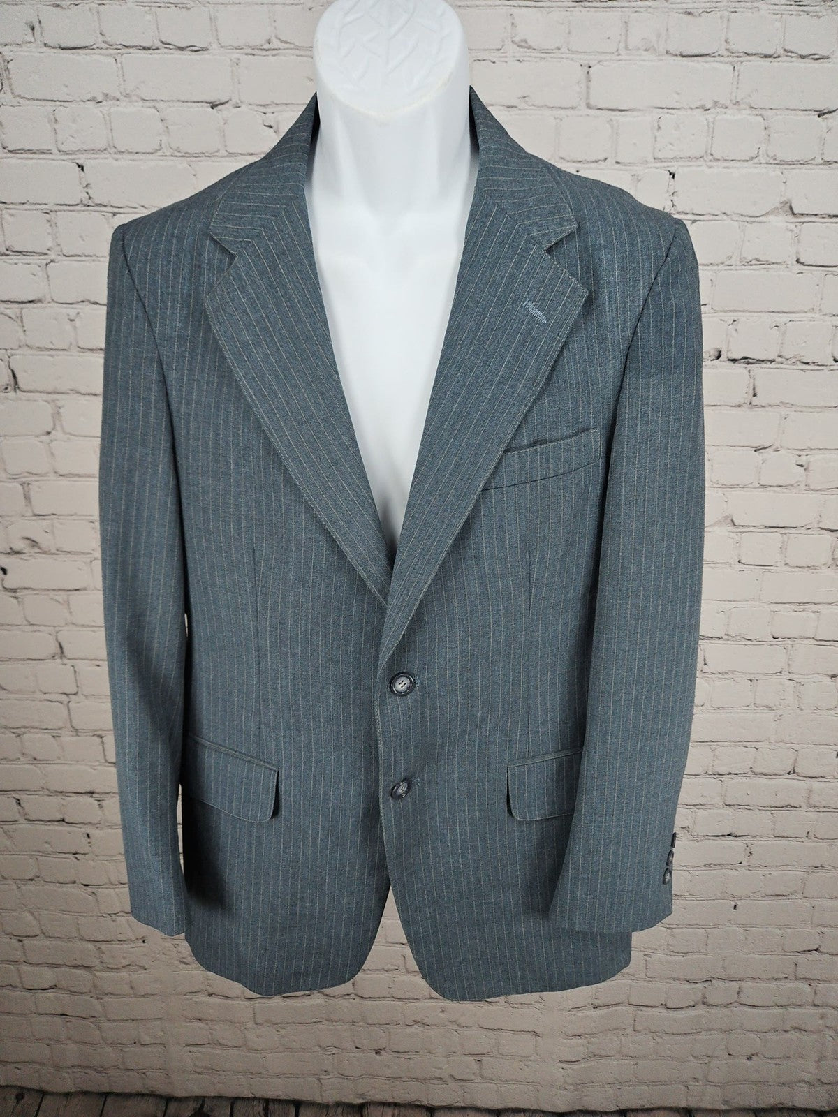 VTG Edw Hawk for Baskin Blue Gray Pinstripe 2 Button Notch Blazer Sport Coat 42