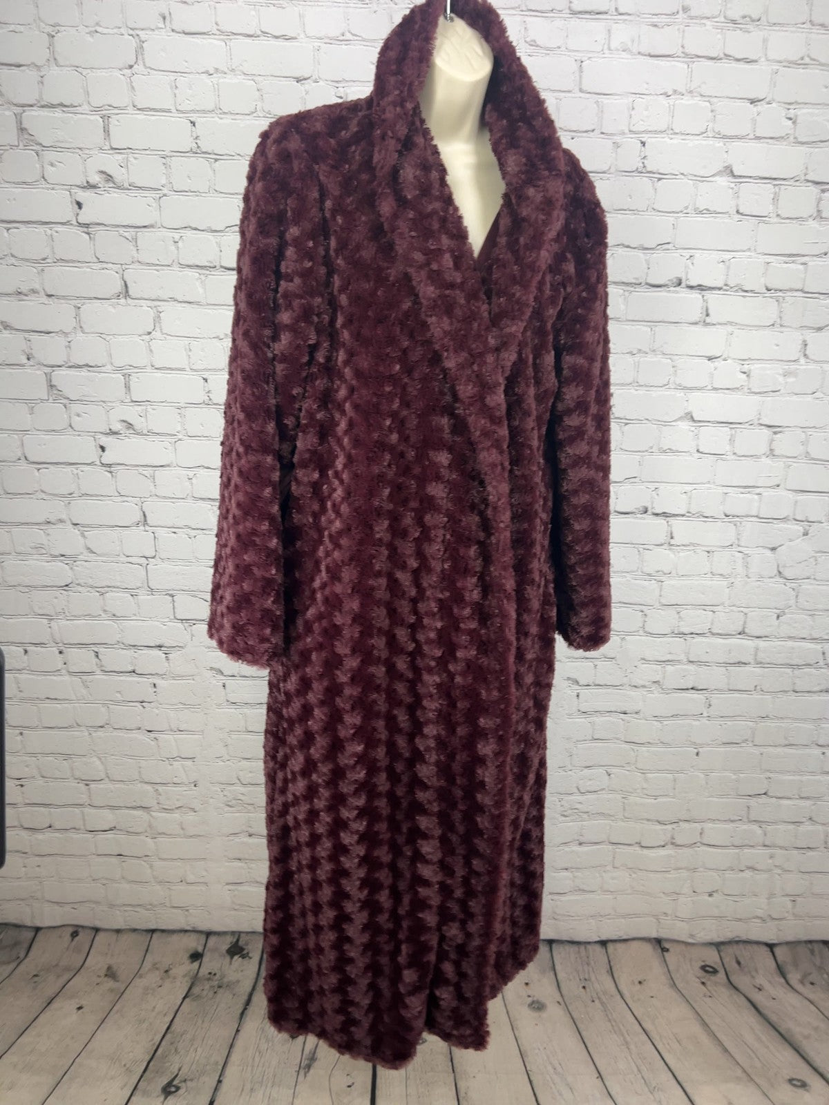 Nordstrom Burgundy Swirl Plush Faux Fur Shawl Collar Long Robe Women's M