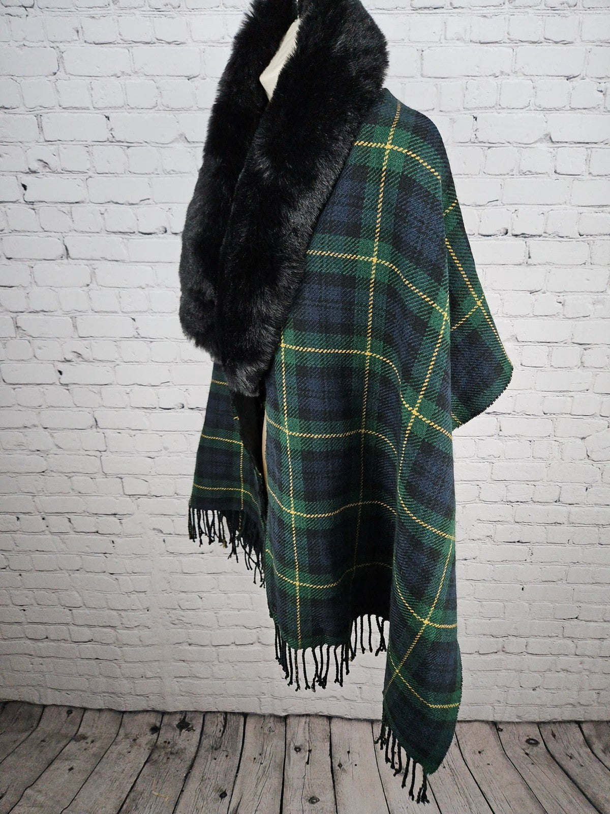 Lauren Ralph Lauren Green Tartan Plaid Faux Fur Fringe Wrap Shawl One Size