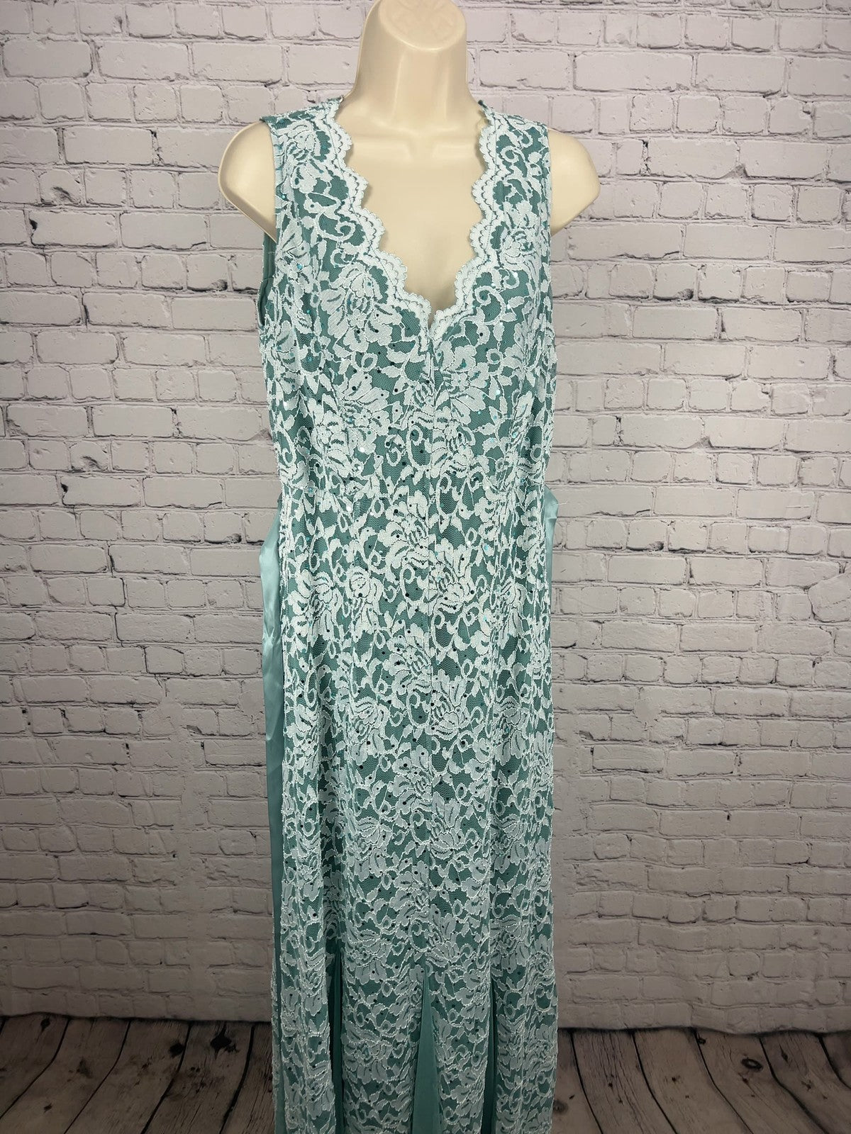 NWT Candalite Seafoam Green Lace Sequin Sleeveless V Neck Godet Maxi Dress 1X