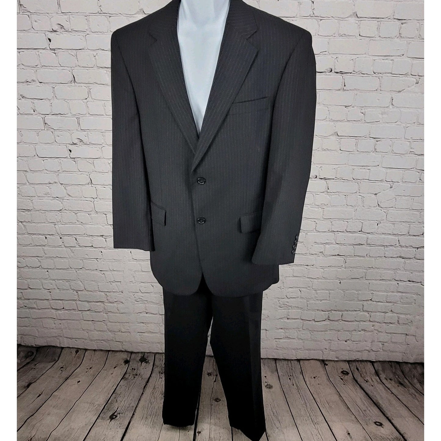 Jos A Bank Black 100% Wool Pinstriped Full Suit Set Blazer Size 40R Pants 32x31