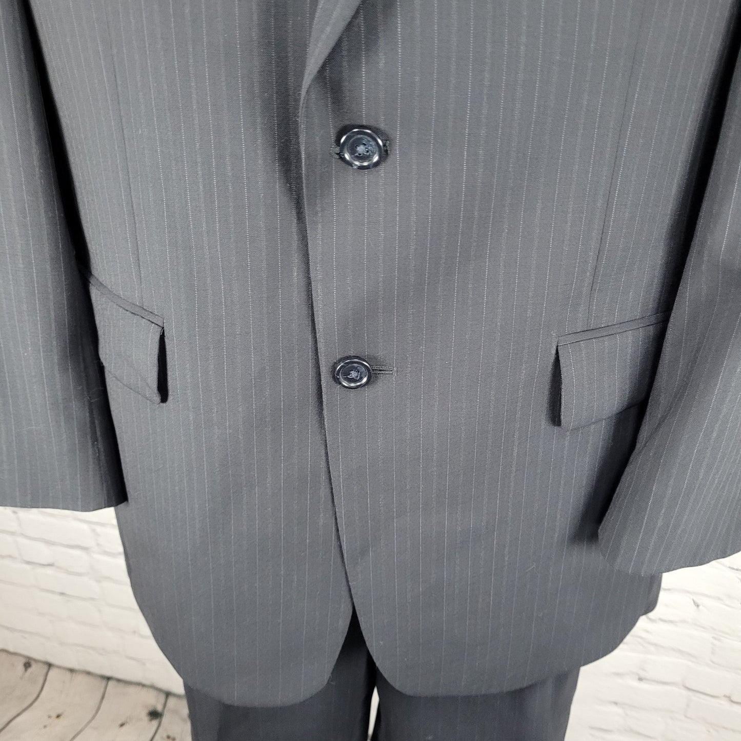 Jos A Bank Black 100% Wool Pinstriped Full Suit Set Blazer Size 40R Pants 32x31