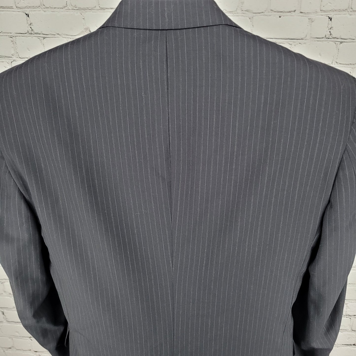 Jos A Bank Black 100% Wool Pinstriped Full Suit Set Blazer Size 40R Pants 32x31
