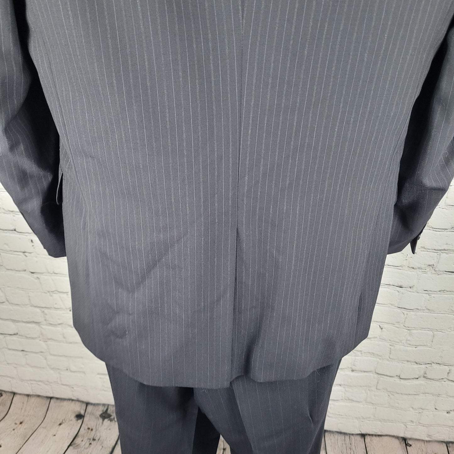 Jos A Bank Black 100% Wool Pinstriped Full Suit Set Blazer Size 40R Pants 32x31