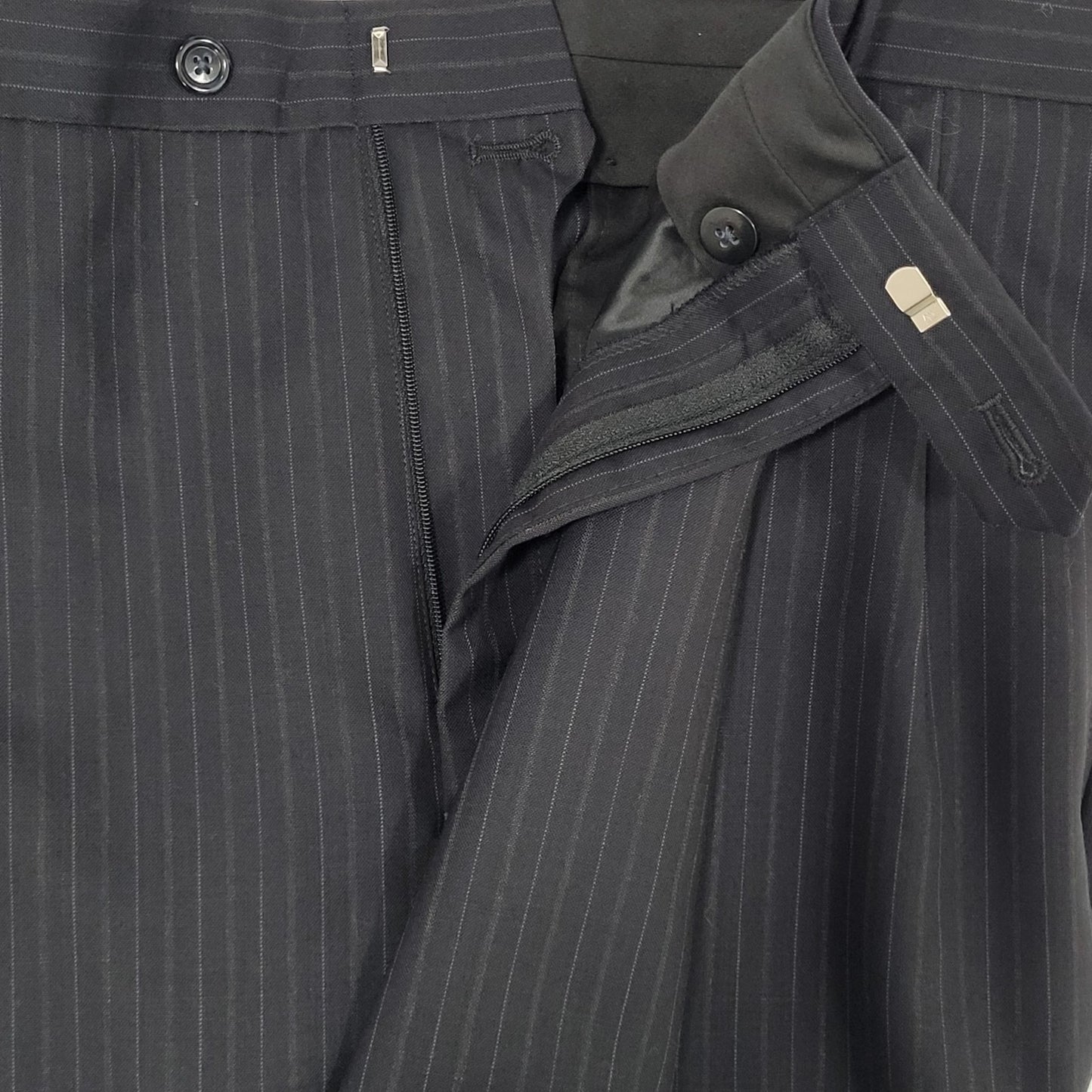 Jos A Bank Black 100% Wool Pinstriped Full Suit Set Blazer Size 40R Pants 32x31