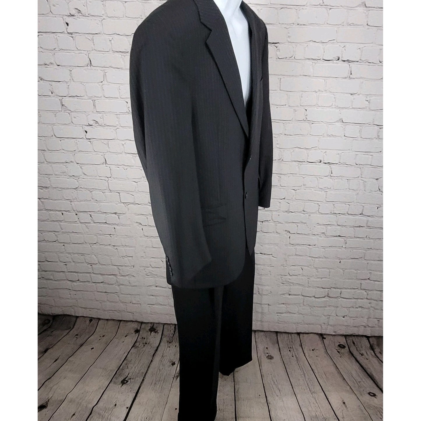 Jos A Bank Black 100% Wool Pinstriped Full Suit Set Blazer Size 40R Pants 32x31