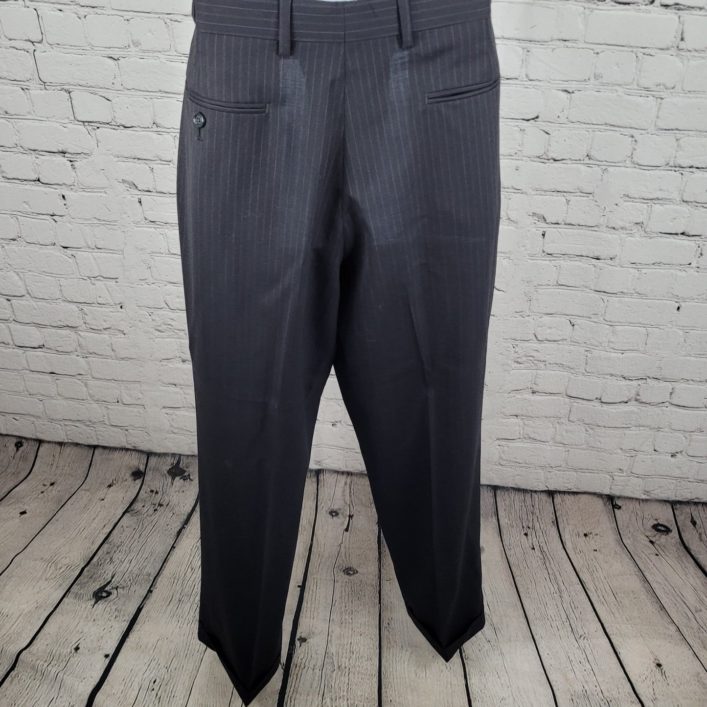 Jos A Bank Black 100% Wool Pinstriped Full Suit Set Blazer Size 40R Pants 32x31