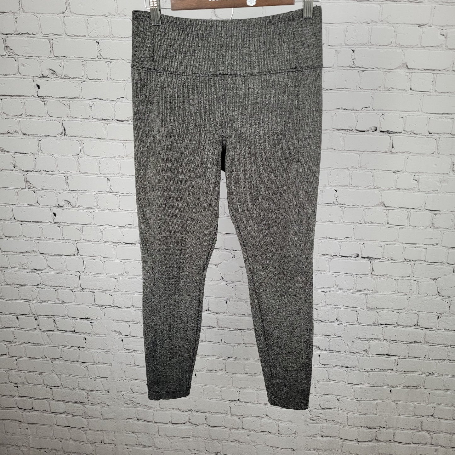 Athleta Delancey Herringbone Tight Grey Yoga Pants Size Medium M (27x26)
