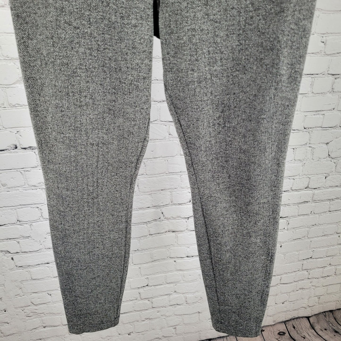 Athleta Delancey Herringbone Tight Grey Yoga Pants Size Medium M (27x26)