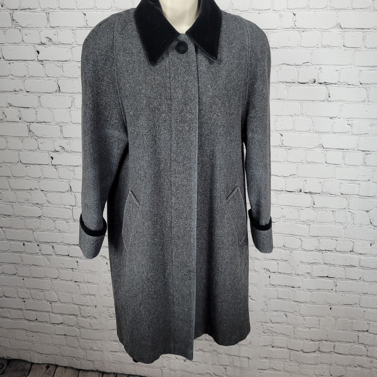 VTG Jofeld Grey Velvet Collar Accents Buttoned Lined Long Over Coat USA Large L