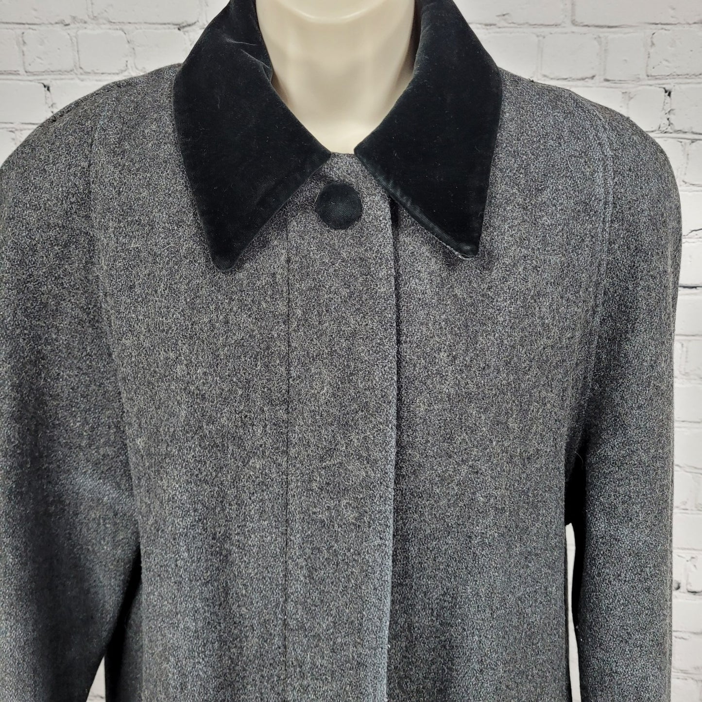 VTG Jofeld Grey Velvet Collar Accents Buttoned Lined Long Over Coat USA Large L