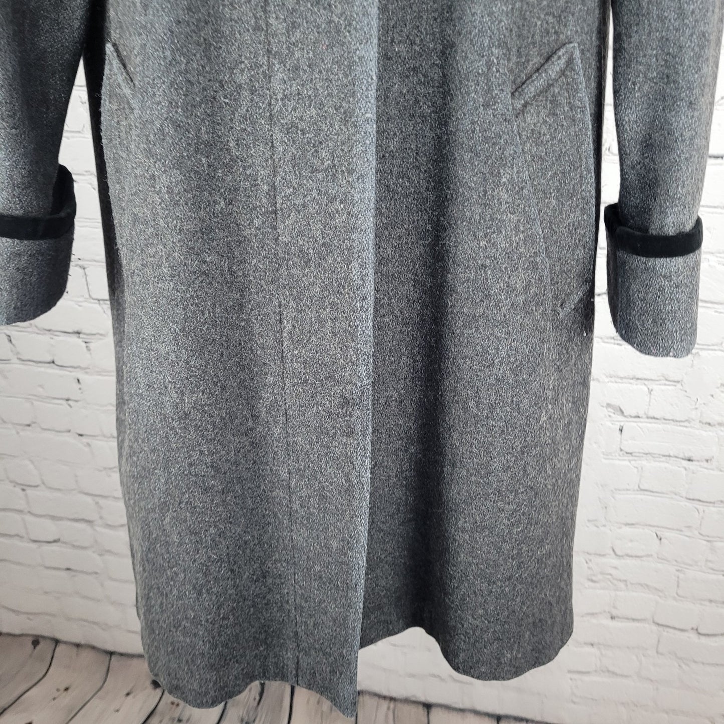 VTG Jofeld Grey Velvet Collar Accents Buttoned Lined Long Over Coat USA Large L