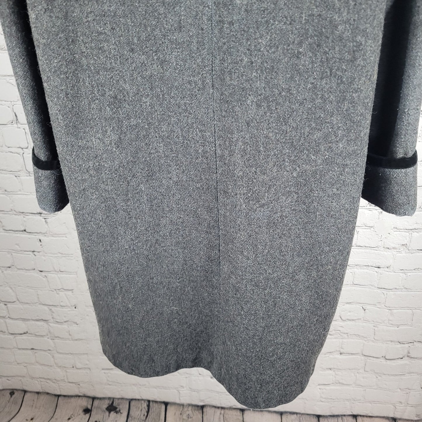 VTG Jofeld Grey Velvet Collar Accents Buttoned Lined Long Over Coat USA Large L