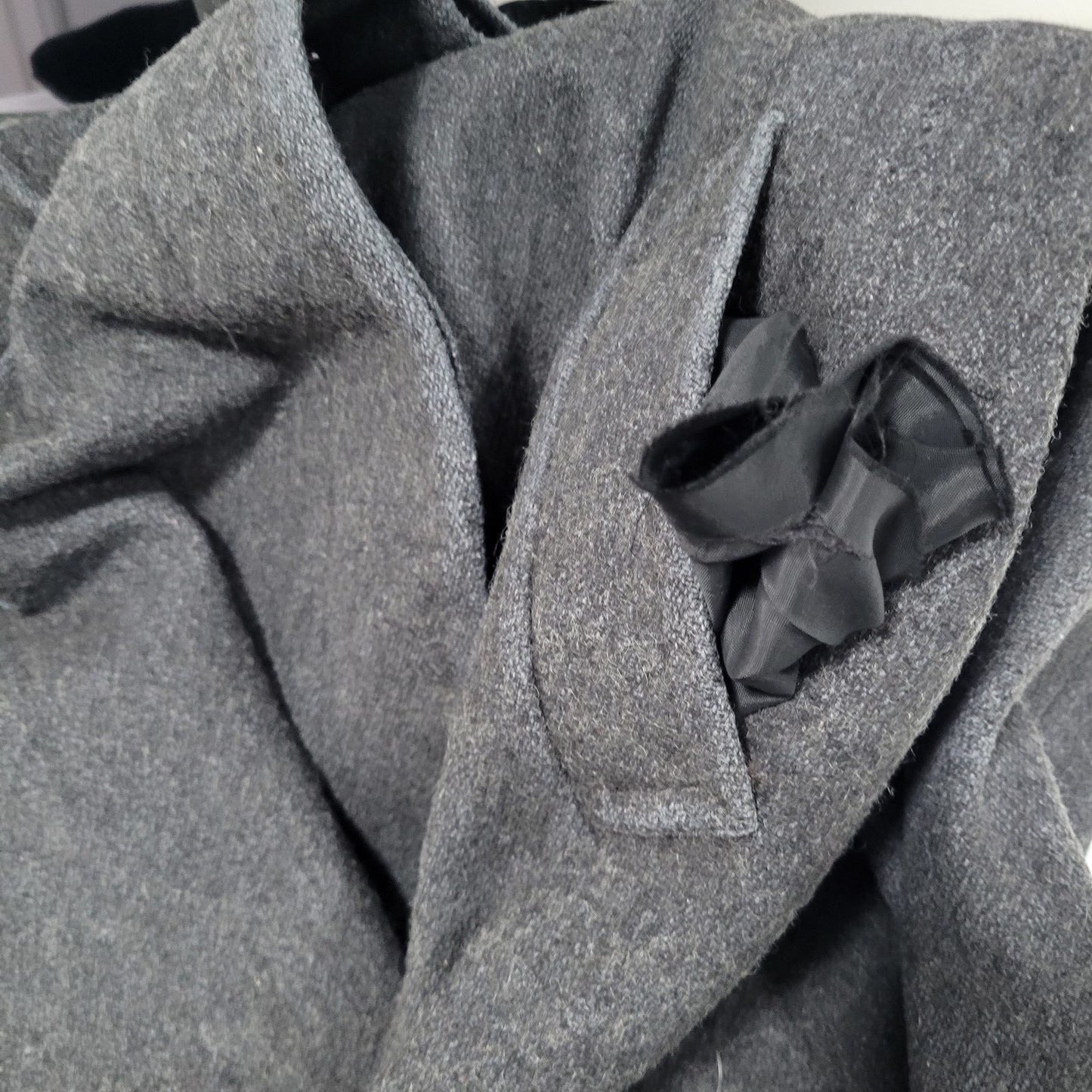 VTG Jofeld Grey Velvet Collar Accents Buttoned Lined Long Over Coat USA Large L