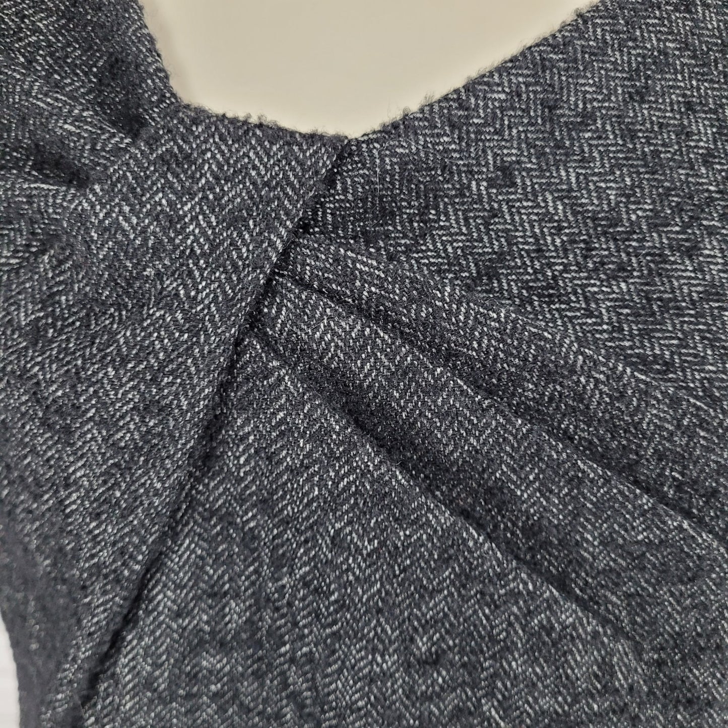 Ann Taylor Black Wool Blend Tweed Pleated Back Slit Lined Sheath Dress Size 4
