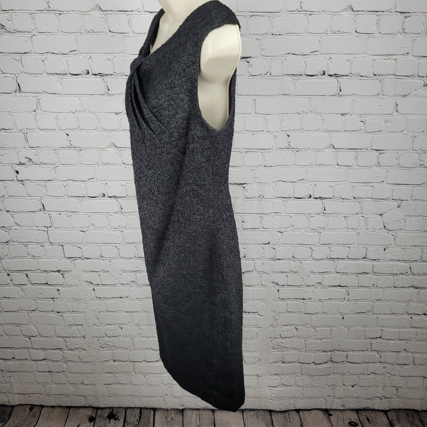 Ann Taylor Black Wool Blend Tweed Pleated Back Slit Lined Sheath Dress Size 4