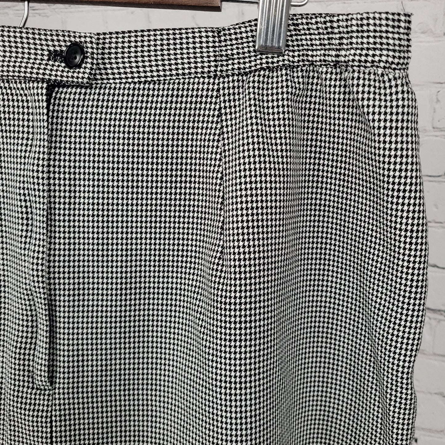 LORD & TAYLOR Black & White Houndstooth Pleated Slit Skirt Size Medium M (34x23)