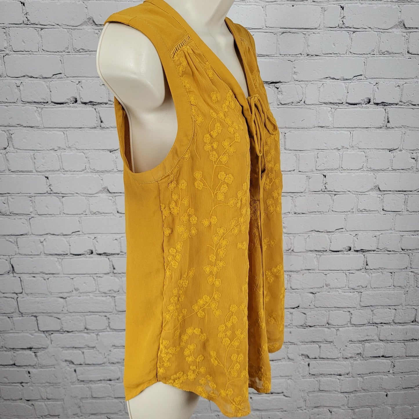 Maeve Anthropologie Gold Floral Embroidered Lace Up Sleeveless Blouse Top Size 4