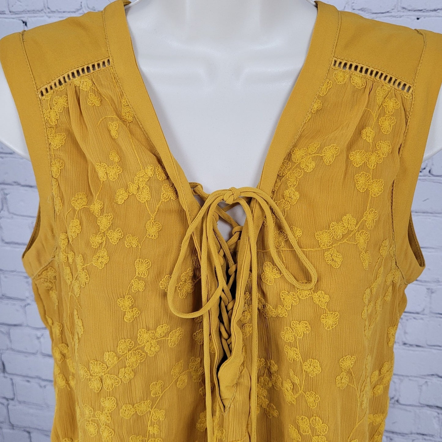 Maeve Anthropologie Gold Floral Embroidered Lace Up Sleeveless Blouse Top Size 4