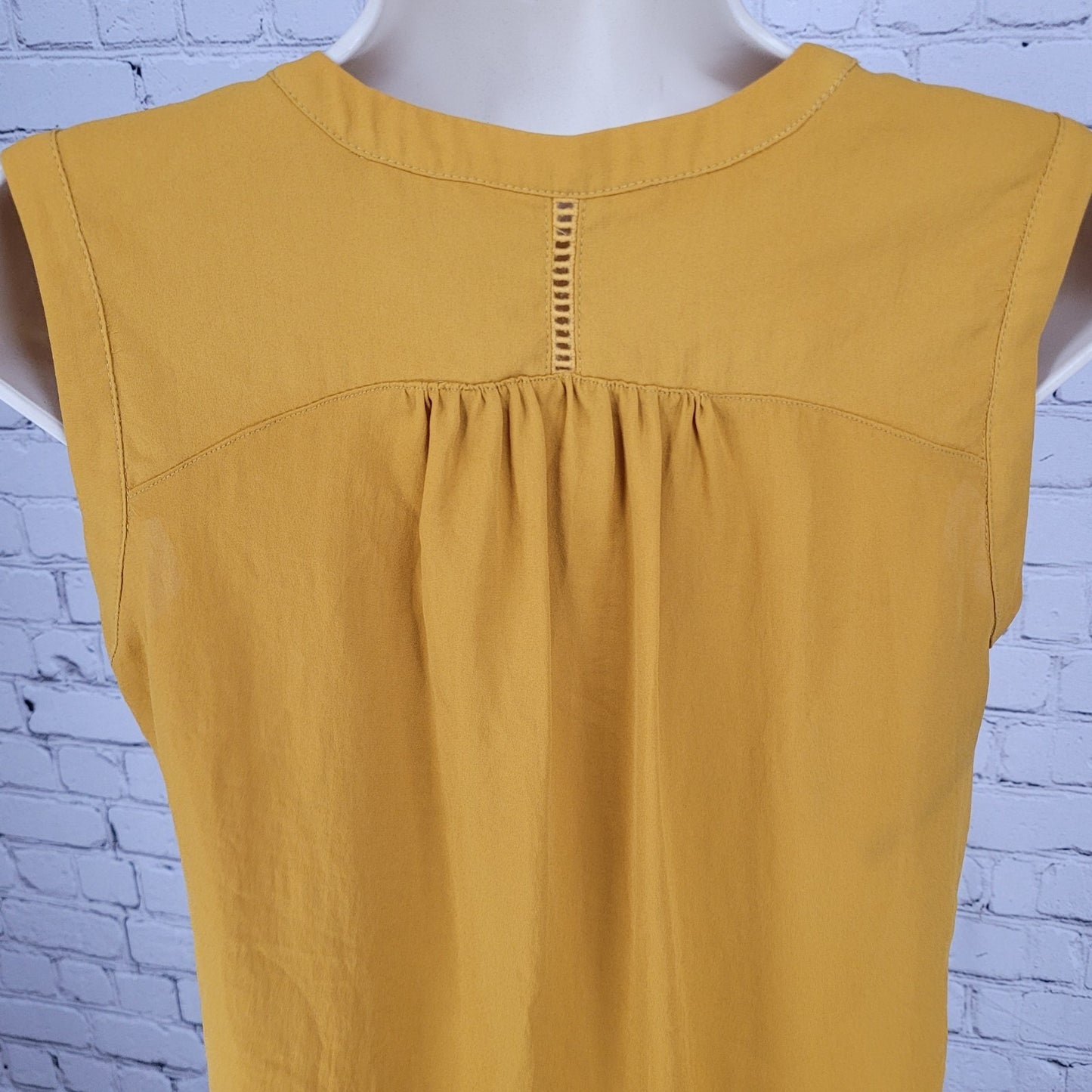 Maeve Anthropologie Gold Floral Embroidered Lace Up Sleeveless Blouse Top Size 4