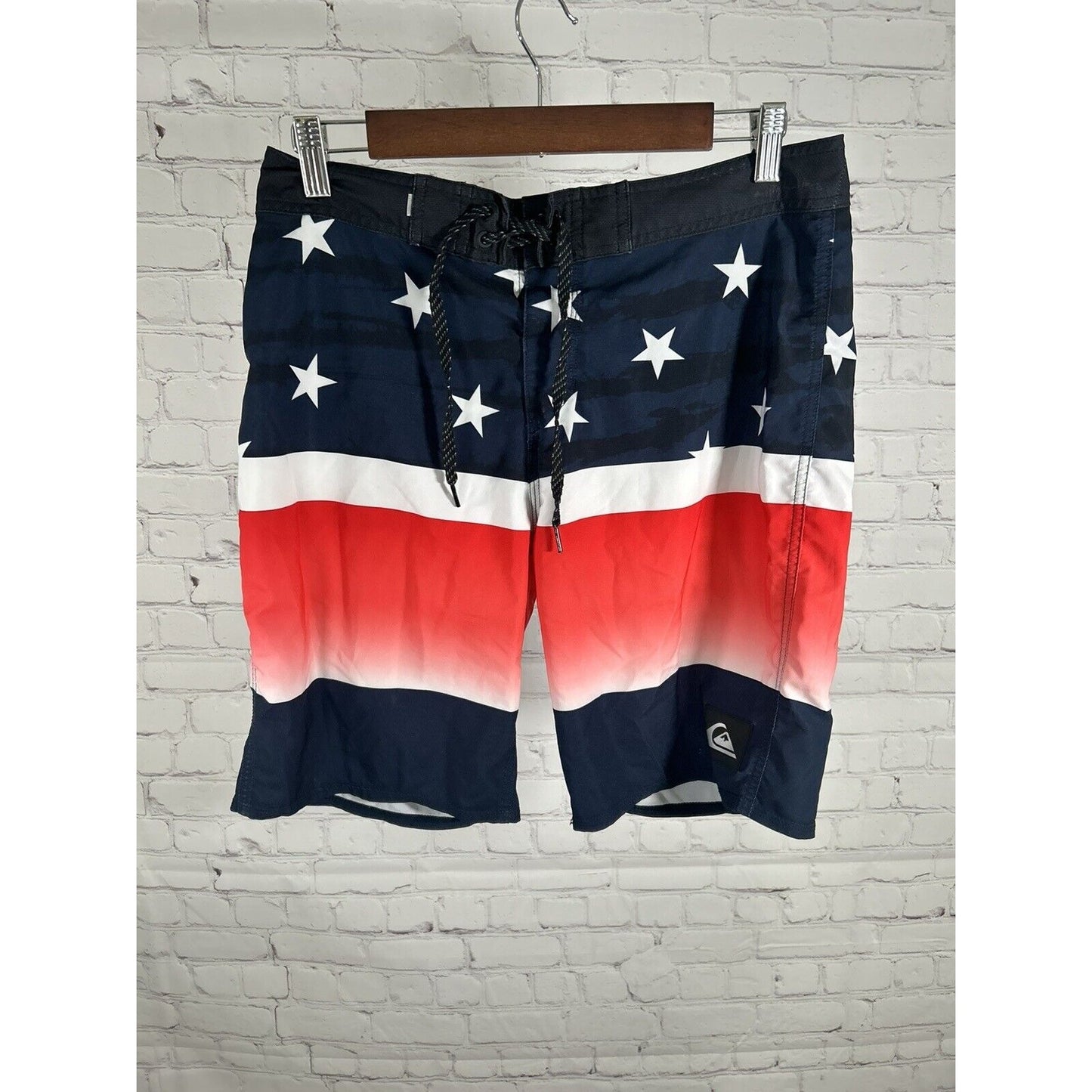 Quicksilver High Line 4 Way Stretch Swim Trunks Red White Blue Mens 30 (30x9.5)