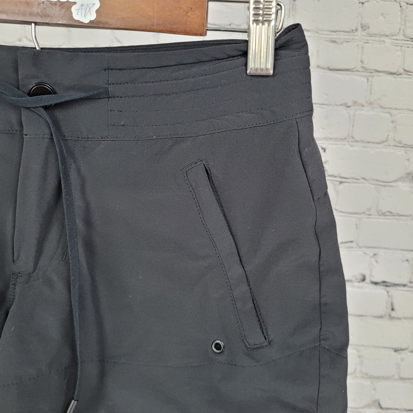 Athleta Black Stretch Lightweight Active Zip Pockets Shorts Size 0 (28x3)