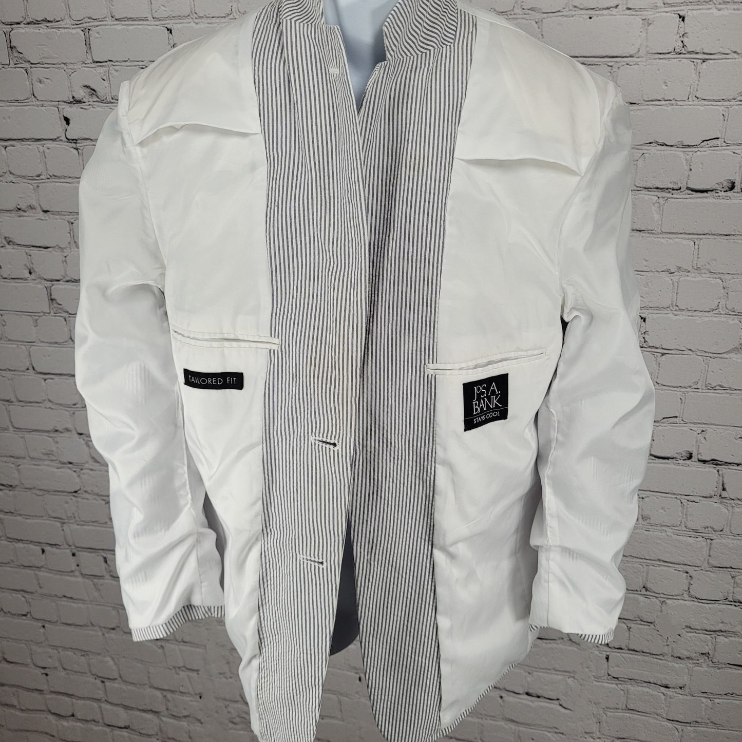 Jos A Bank Blue Striped Tailored Fit Lightweight Stays Cool Blazer Size 40S