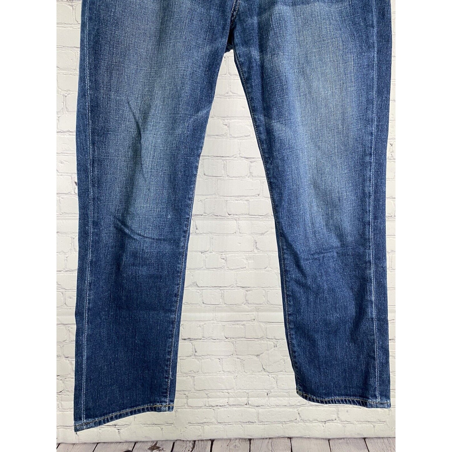 Paige Low Rise Medium Wash Blue Denim Venice Straight Leg Jeans (31x24.5)